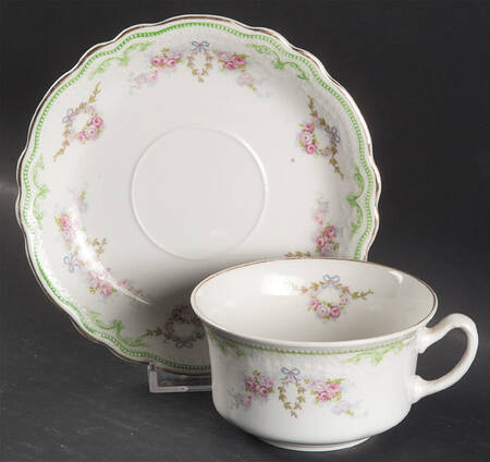 Louis Flat Cup & Saucer Set