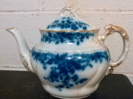 Marguerite (Flow Blue) Teapot & Lid
