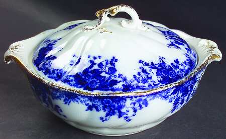 Marguerite (Flow Blue) Round Covered Vegetable