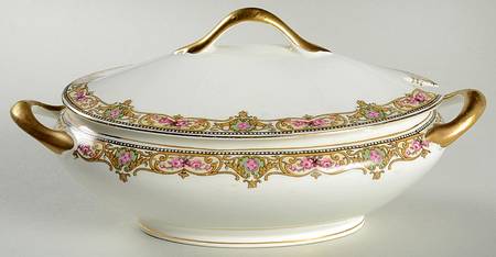 The Minden Sauce Boat & Lid