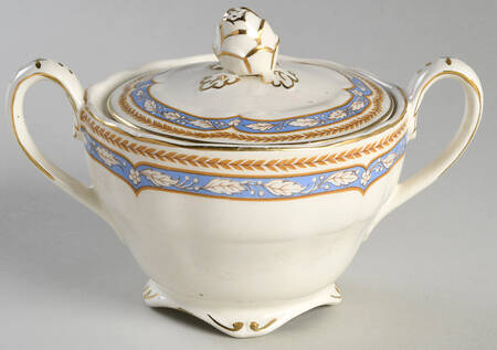 Monmouth (Scalloped Edge) Sugar Bowl & Lid