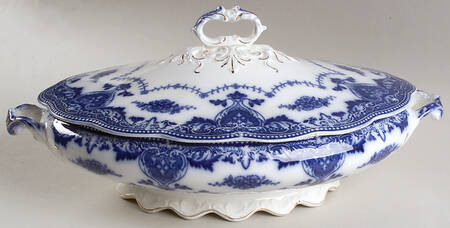 Waverly (Flow Blue) Oval Covered Vegetable