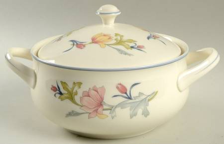 Ashley 1.75 Qt Round Covered Casserole