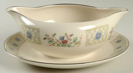 Beau Jardin Gravy Boat with Attached Underplate