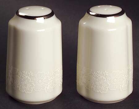 Bridal Bouquet Salt & Pepper Set