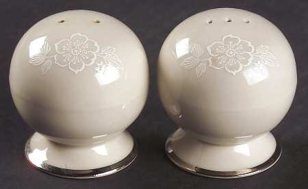 Bridal Bouquet Salt & Pepper Set