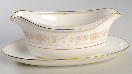 Buttercup Gravy Boat with Attached Underplate by Gorham