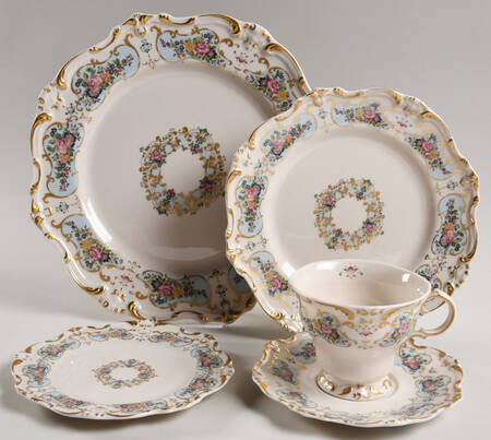 Chateau Chantilly 40 Piece Estate Set