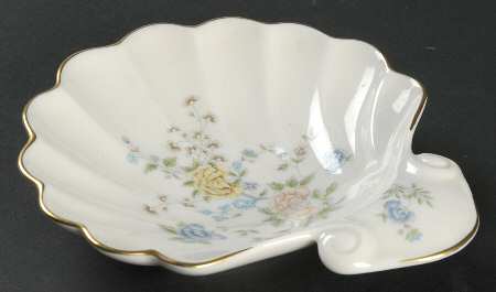 Cherrywood Shell Shaped Dish
