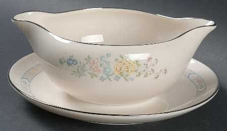 Cherrywood Gravy Boat with Attached Underplate
