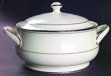 Elegance Platinum Round Covered Vegetable