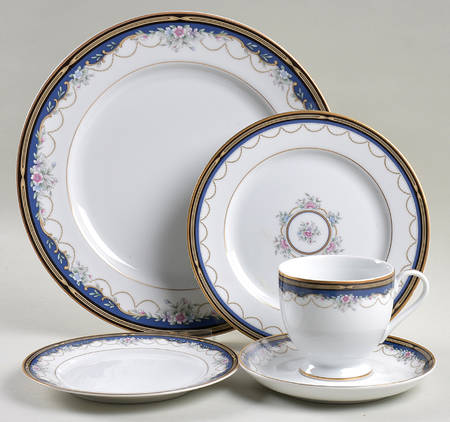 Golden Ribbon Edge 5 Piece Place Setting by Gorham
