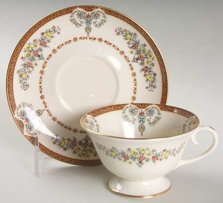 Grande Motif Footed Cup & Saucer Set