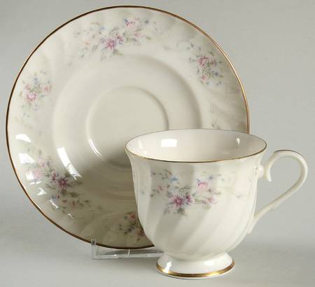 Jolie Footed Cup & Saucer Set