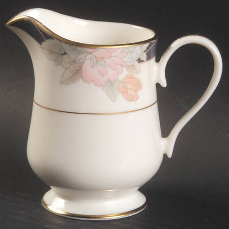 Mae Bloom Creamer