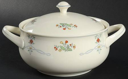 Ribbon Edge Round Covered Vegetable