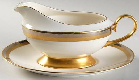 Royal Contessa Gravy Boat & Underplate