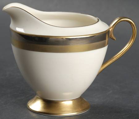 Royal Contessa Creamer