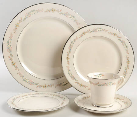Rondelle 40 Piece Estate Set