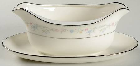 Snow Rose Gravy Boat with Attached Underplate