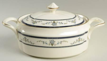 Spring Laurel Oval Covered Vegetable