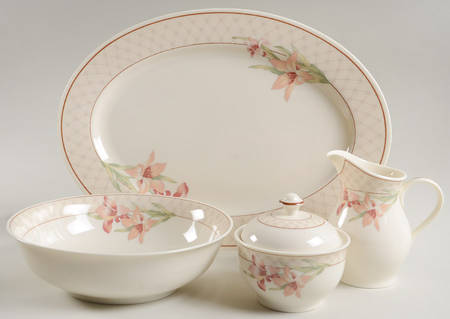 Trapunto 5 Piece Hostess Set