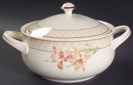 Trapunto 1.5 Qt Round Covered Casserole