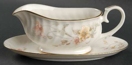 Trellis Gravy Boat & Underplate