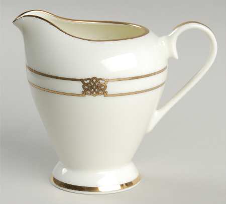 Triomphe Creamer