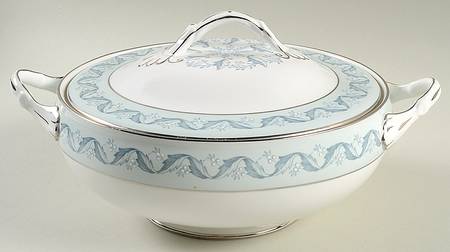 Lucerne Round Covered Vegetable