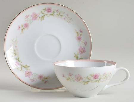 Dianne Flat Cup & Saucer Set