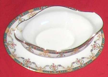 GUE102 Gravy Boat with Attached Underplate
