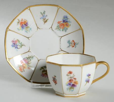 GUE127 Flat Cup & Saucer Set
