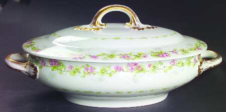 GUE22 Oval Covered Vegetable