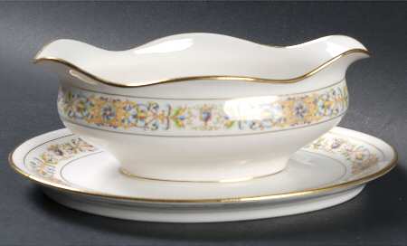 GUE23 Gravy Boat with Attached Underplate