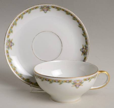 GUE24 Footed Cup & Saucer Set