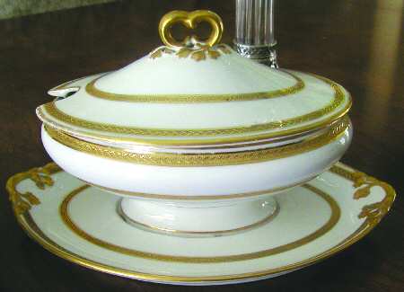 GUE26 Gravy Boat & Lid w/Underplate