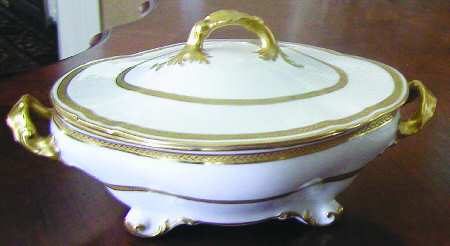 GUE26 Oval Covered Vegetable