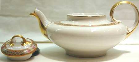 GUE32 Teapot & Lid