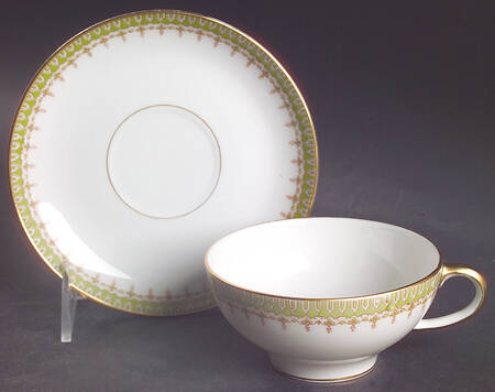GUE4 Flat Cup & Saucer Set