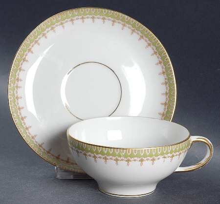 GUE4 Flat Cup & Saucer Set