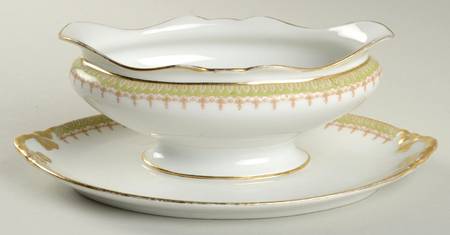 GUE4 Gravy Boat with Attached Underplate