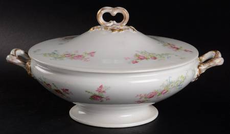 GUE5 Round Covered Vegetable by WM Guerin