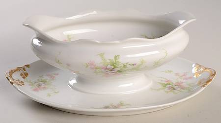 GUE52 Gravy Boat with Attached Underplate