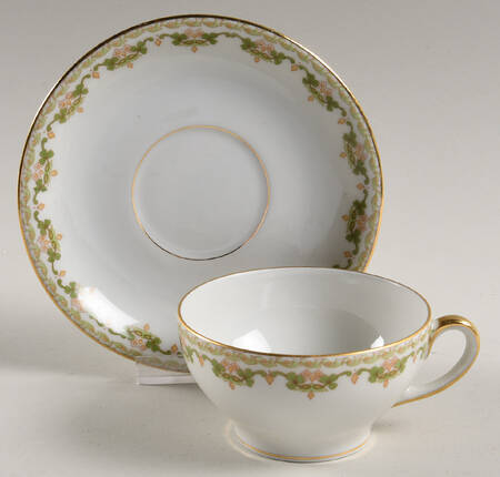 GUE60 Flat Cup & Saucer Set
