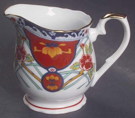 Kiku (Coupe) Creamer