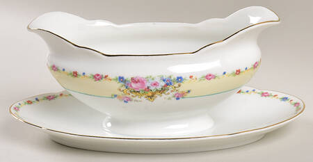 GMY8 Gravy Boat with Attached Underplate