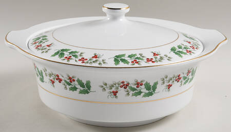 Christmas Charm-Delight-Holiday-Harmony 2 Qt Round Covered Casserole by Gibson Designs