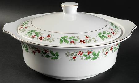 Christmas Charm-Delight-Holiday-Harmony 1.75 Qt Round Covered Casserole