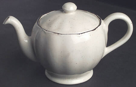 Colonial Classic Vanilla Teapot & Lid